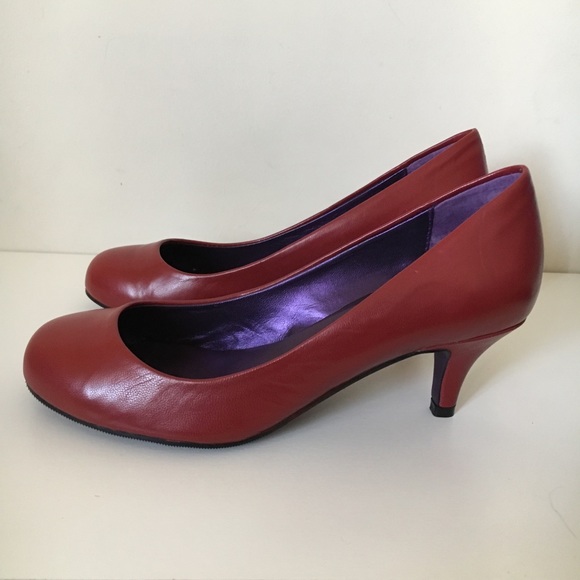 *LAST CHANCE* NWT CHROMATICgallerie Red Heels - Picture 3 of 8